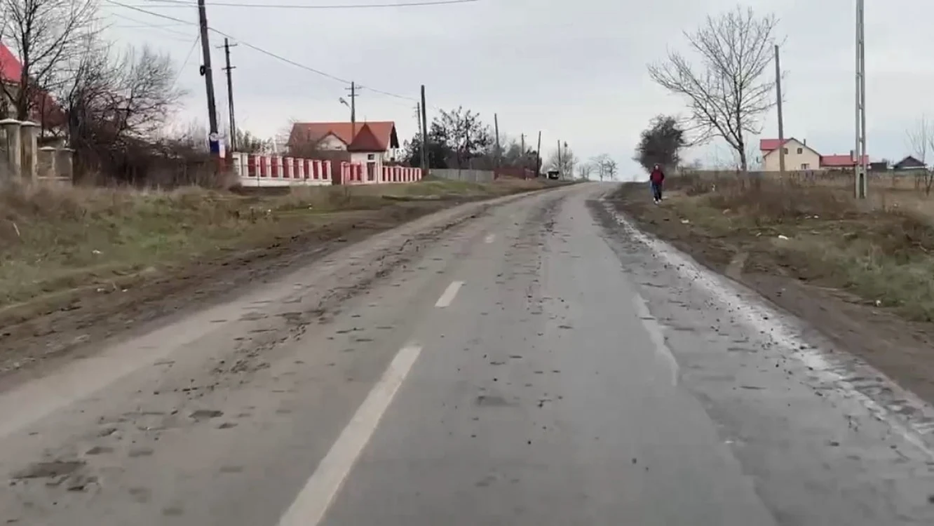 Porţiune din drumul Botoşani-Târgu Frumos FOTO botosaneanul.ro