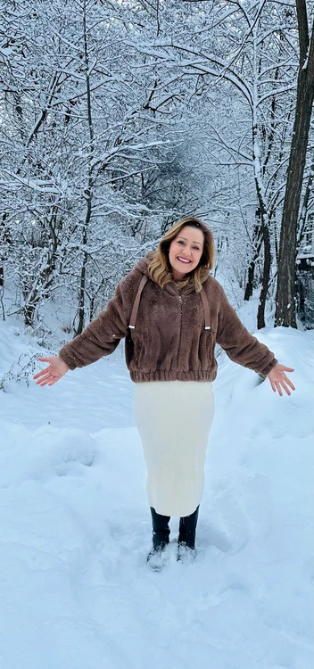 Elena Lasconi a  ieşit la plimbare