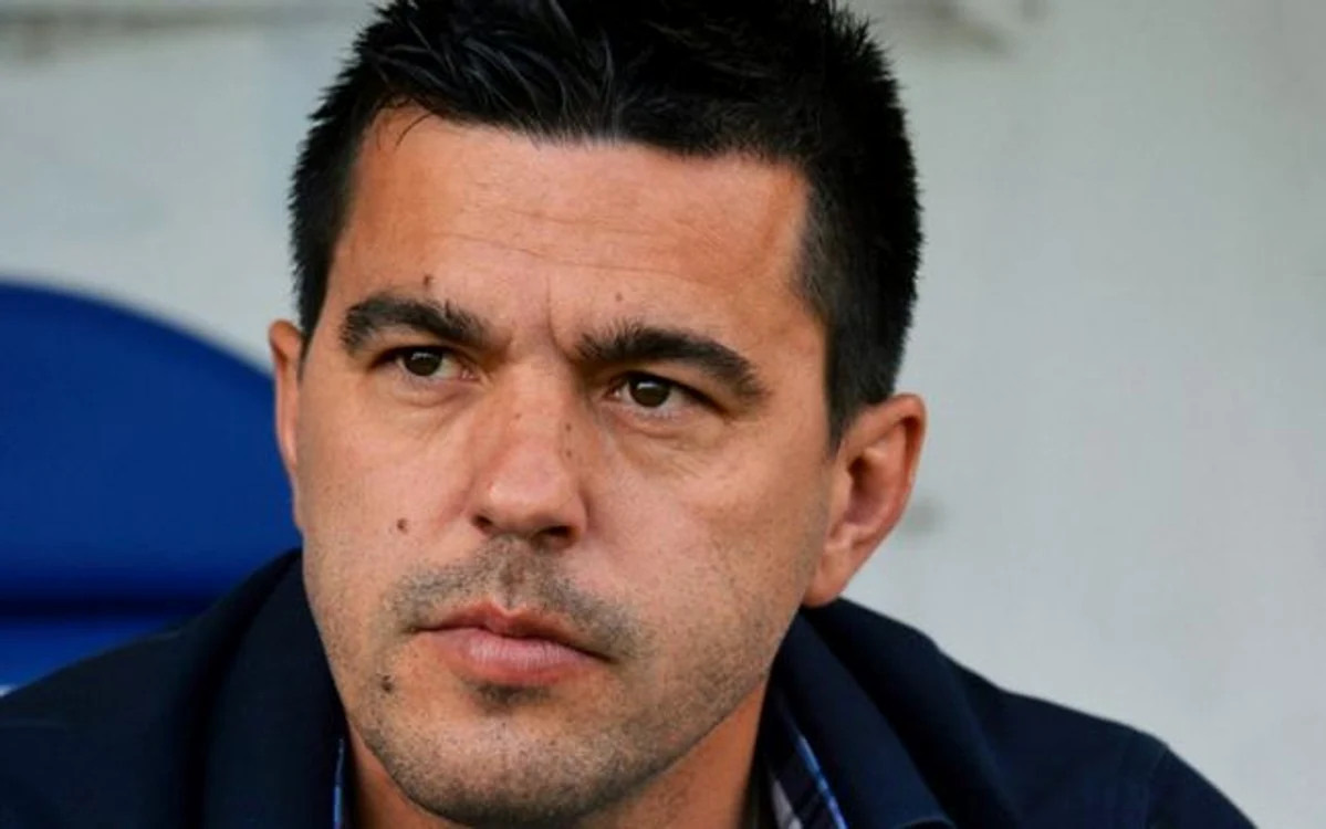 
    Cosmin Contra  