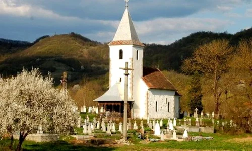 Biserica medievală din Ribiţa, construită la începutul secolului al XV lea de cnezii din Ţara Zarandului, va fi restaurată jpeg