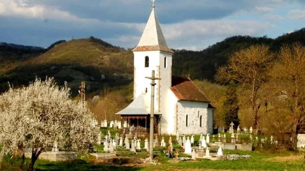 Biserica medievală din Ribiţa, construită la începutul secolului al XV lea de cnezii din Ţara Zarandului, va fi restaurată jpeg