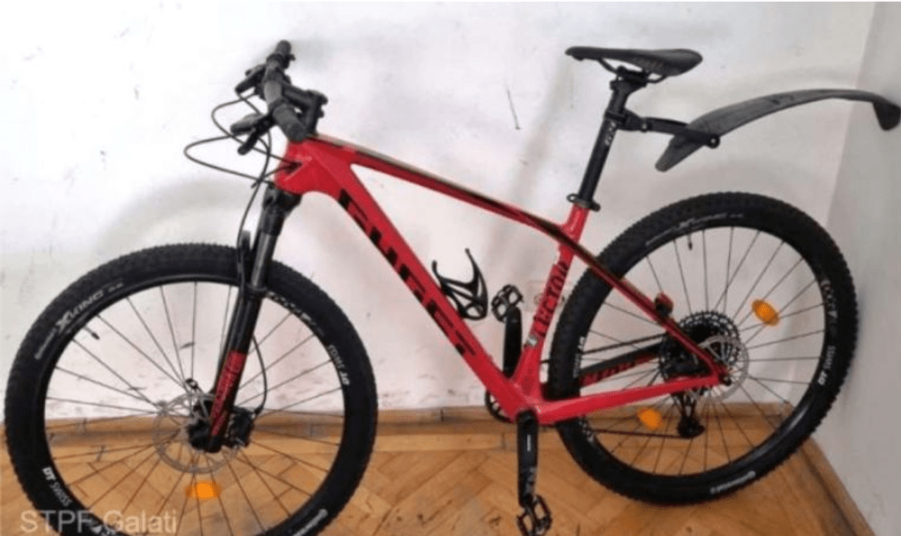 Bicicletă de 4.000 de euro furată din Germania, depistată într-un microbuz la Galați. Ce explicație a dat șoferul