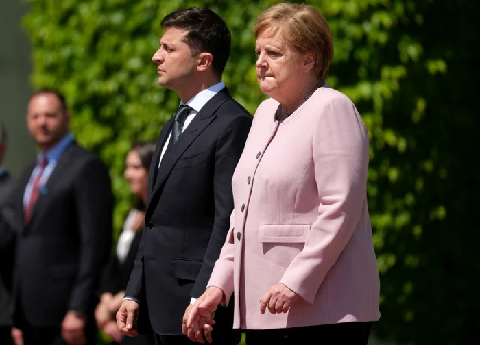 
    Președintele ucrainean Volodimir Zelensky a observat că Angelei Merkel îi este rău, dar nu a spus nimicFoto: Getty  