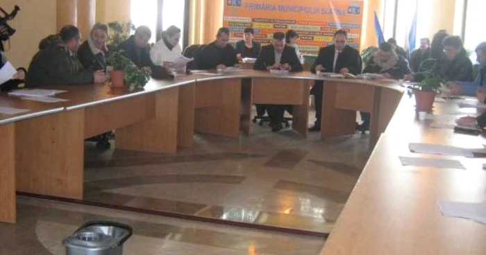Primarul a anunţat că va modifica regulamentul de parcare cu plată