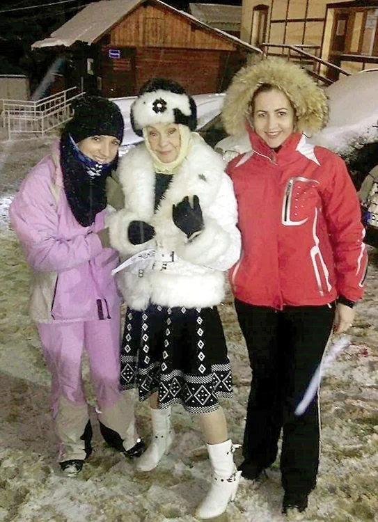 
    Marina nu  renunță la  cochetărie  nici pe ninsoare     