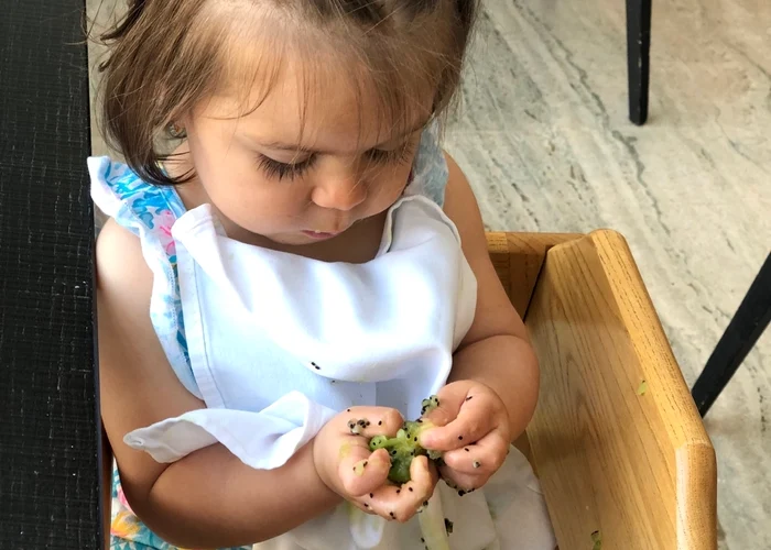 Rita, fetița Laurei Cosoi, nu este deloc pretențioasă la mâncarefoto: arhivă personală