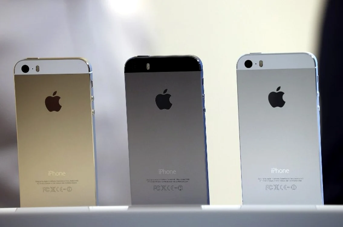 iPhone 5s şi-a arătat faţa la primele review-uri. FOTO AFP