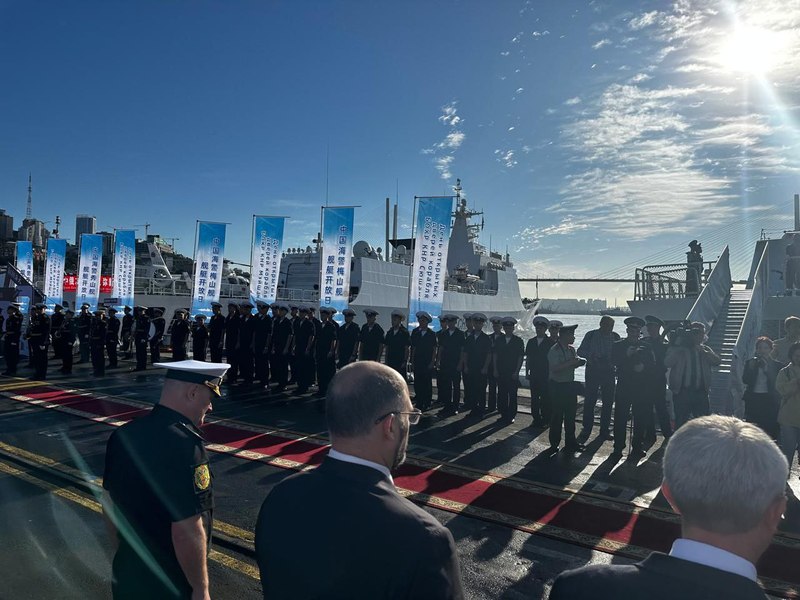 China, manevre comune cu Rusia pe mare. Două nave chineze au sosit la Vladivostok