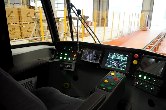 Interiorul tramvaiului care va traversa orașul din inima Moldovei