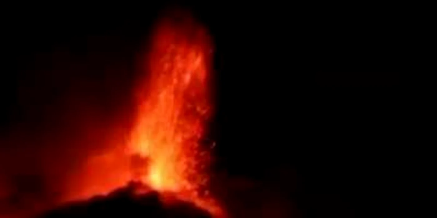 Vulcanul Etna a erupt