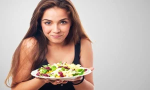 girl with a salad 1149 714 jpeg