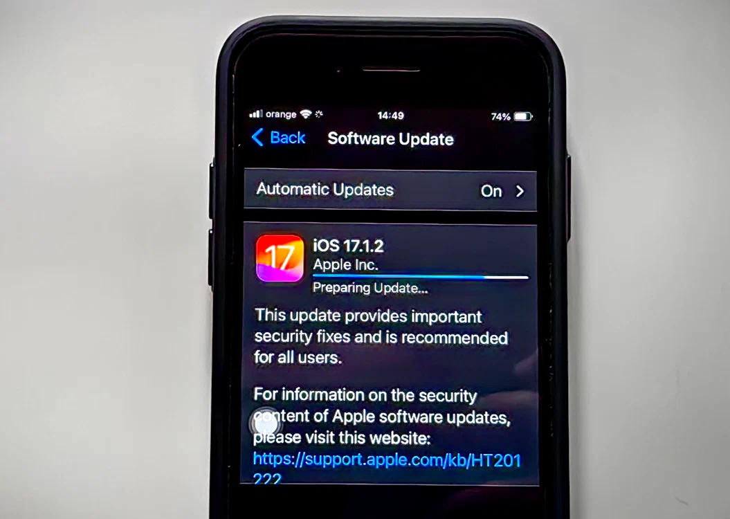 Actualizarea la iOS 17.1.2. FOTO Adrian Pogîngeanu