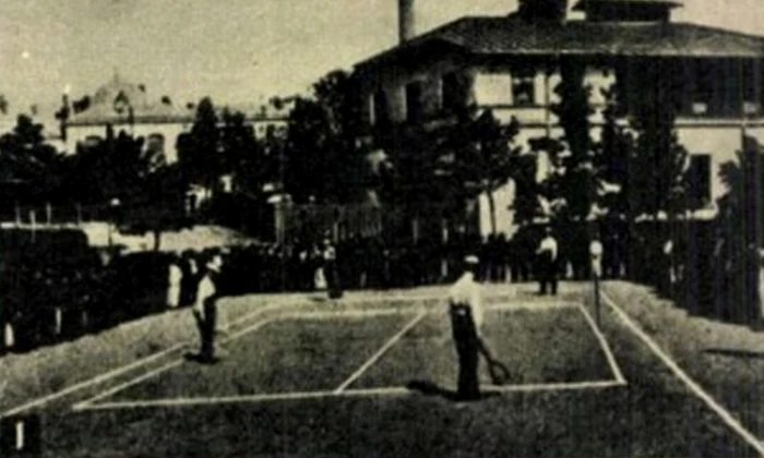Ziarul Flacăra, reprezentați jucători de tenis pe terenul de la Bufet, soseaua Kisseleff, 1915 (foto:  Muzeul de Artă Populară dr. Nicolae Minovici)