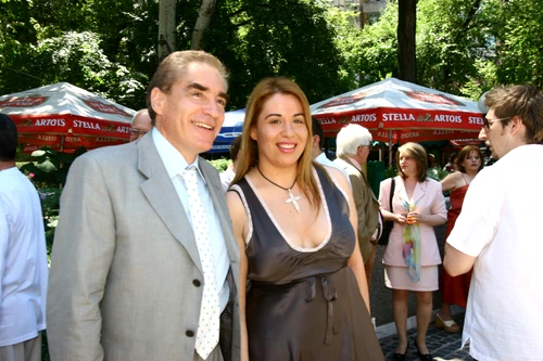 Petre Roman poartă tot timpul ținute colorate și la modă