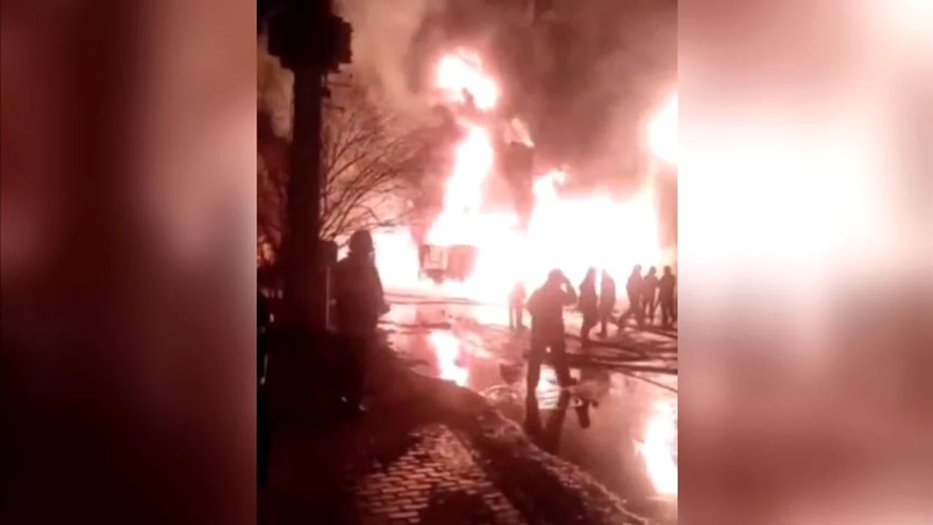 Un indediu a izbucnit la o rafinărie de petrol din Iran FOTO cnn