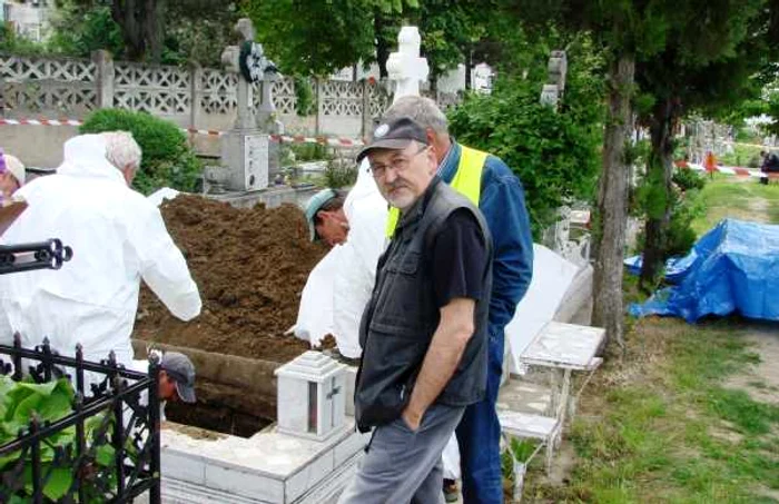 deshumarea lui mugur calinescu