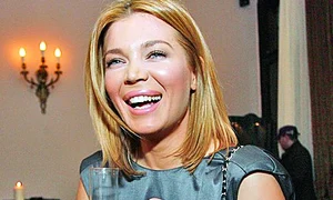 Gina şi a mărit buzele jpeg