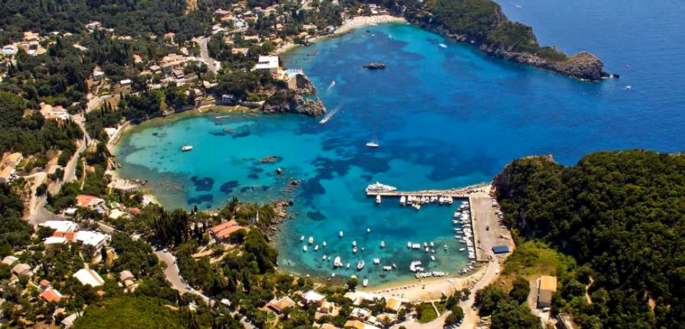 Cele mai ieftine destinaţii în Grecia. Paleokastritsa, Corfu. FOTO transferscorfu.com