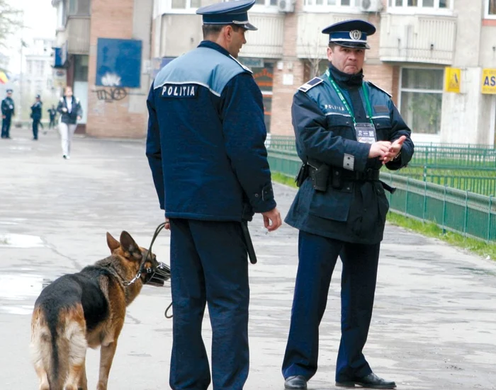 Poliţia poate înregistra sau fotografia atunci când execută acţiuni de prevenire ori investigare a infracţiunilor FOTO Click