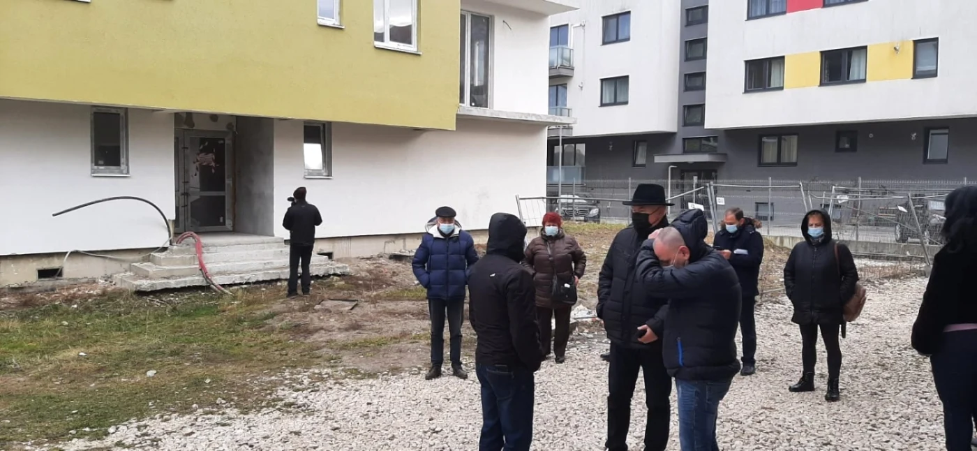 Zeci de braşoveni şi-ai plătit integral locuinţele, dar nu au primit nimic în schimb FOTO Ioan Buciumar