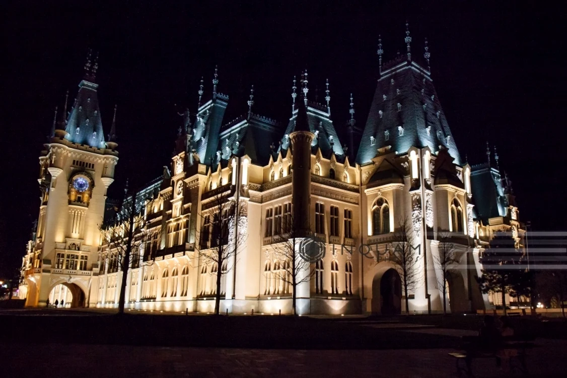 Palatul Culturii noaptea SURSĂ  Liviu Chirica