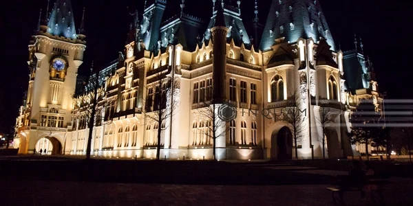 Palatul Culturii noaptea SURSĂ  Liviu Chirica
