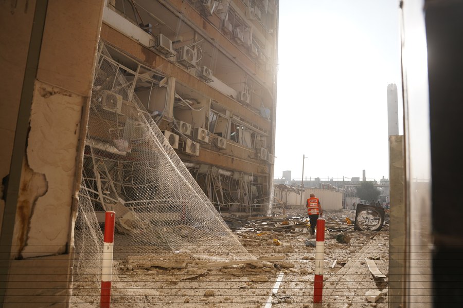 Un spital din Israel, distrus de rachete balistice trase de Iran. Explozii au mai fost auzite în Tel Aviv şi Ierusalim