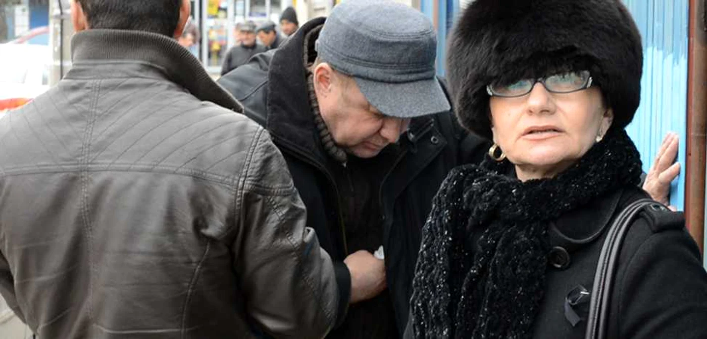 Bărbatul şi-a revenit de abia după ce a primit îngrijiri medicale                                    FOTO: Iulian Bunilă