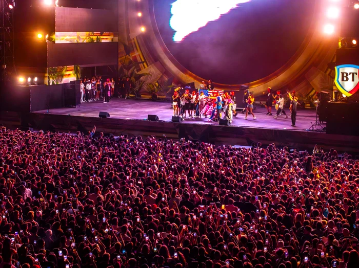 NIBIRU ARENA Beach Please! Party jpg