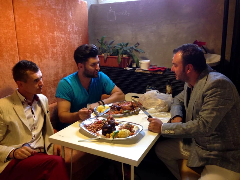 Împreună cu un coleg, Ciprian R. Ştefan, a pus la cale un show tv. Episodul pilot l-a filmat cu un invitat special, Smiley