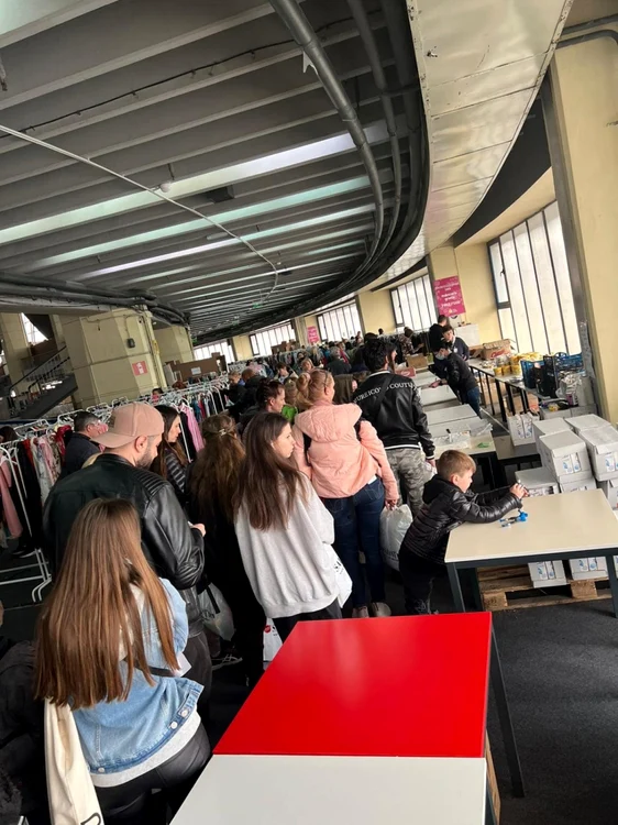 Aproximativ 900 de refugiaţi au trecut marţi, 12 aprilie, pe la RomExpo FOTO Facebook/Cosmina Simiean