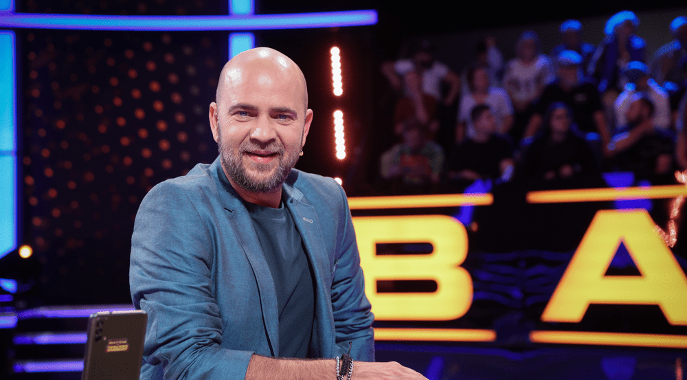Când începe emisiunea „Batem palma“, prezentată de Cosmin Seleși la Pro TV
