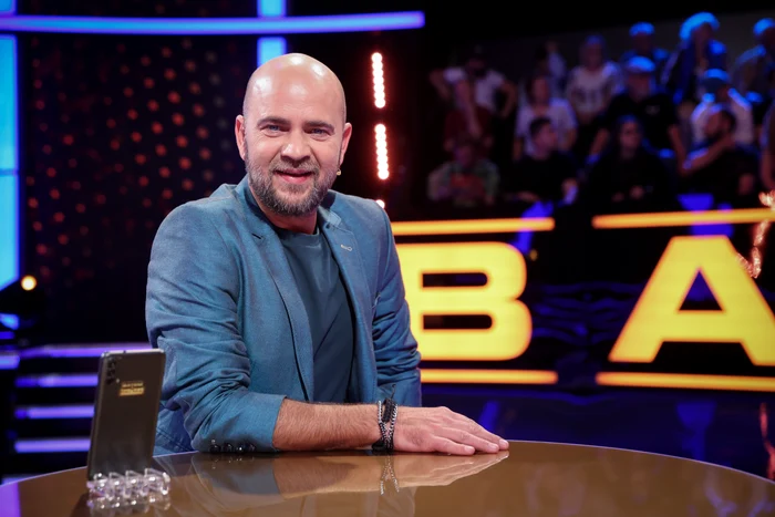 Cosmin Seleși prezintă show-ul „Batem palma“