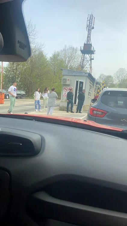Imagini primite de reporterii Click! de la românii aflați la graniță
