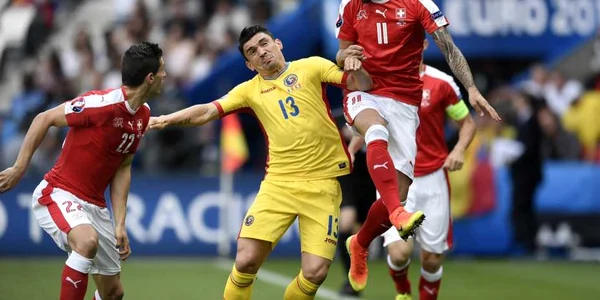 Fază de joc din timpul meciului România - Elveţia la Euro 2016. FOTO AP
