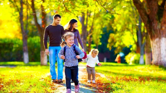 Horoscop zilnic 25 martie 2021: Vărsătorii se relaxează alături de familie Sursă foto: Shutterstock