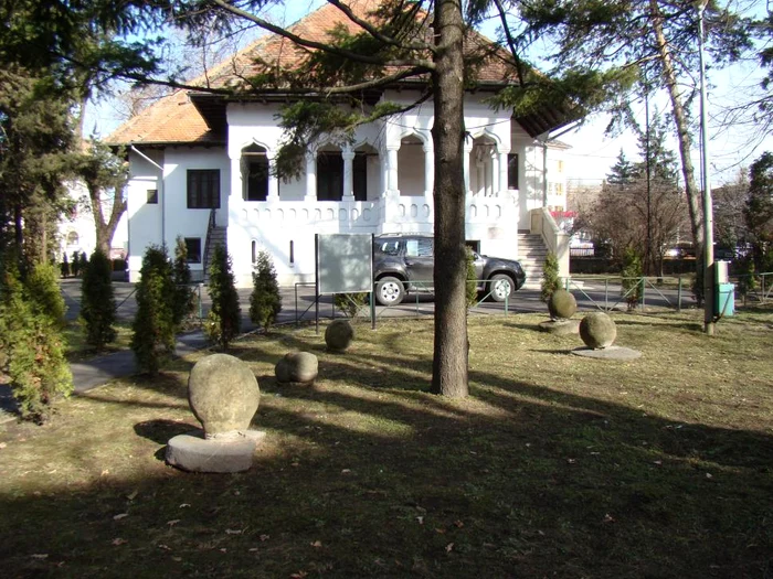 Cei mai mulți trovanți se află în incinta Muzeului Național „Constantin Brâncuși“ Foto: pandurul.ro