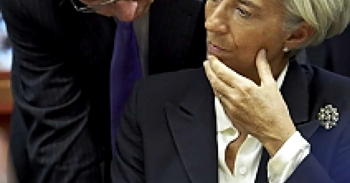 Christine Lagarde, director FMI, şi Jean Claude Juncker, şeful Eurogrup, înaintea Consiliului de duminică, 23 octombrie