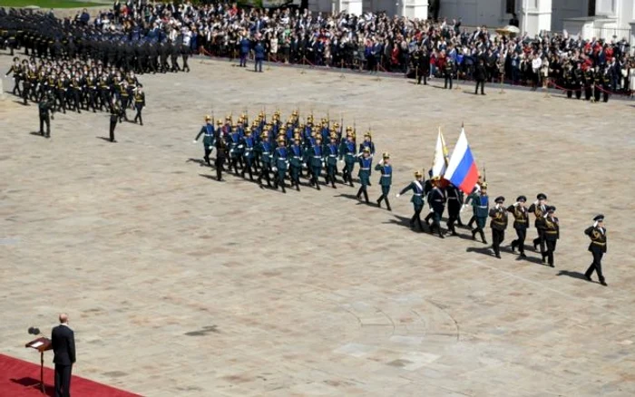 Vladimir Putin asistând la parada militară din 9 mai 2018 FOTO EPA-EFE