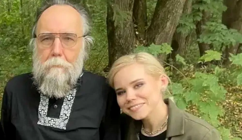 Aleksandr Dughin impreuna cu fiica sa Daria FOTO allsarkarinaukari in jpg