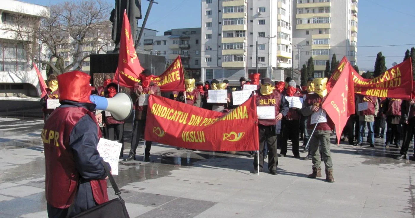 Poştaşii au protestat cu cagule pe faţă FOTO:adevarul