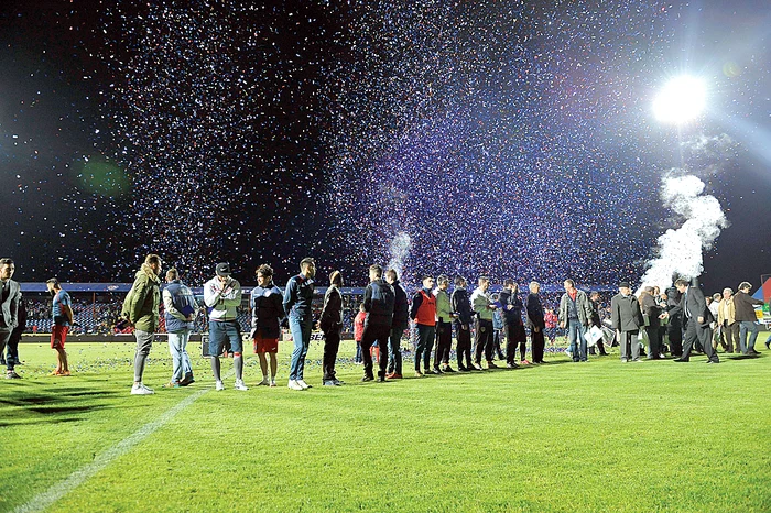 
    Ploaia de confetti de la Târgu Mureş nu a adus nici o bucurie localnicilorFoto: Sportpictures.eu   