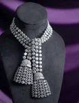Colierul cu diamante al reginei Maria Antoaneta, adjudecat pentru o sumă mai mare decât cea estimată (foto: captură video Youtube / Sotheby's)