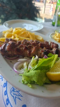 Gustul mâncării, spune turista, nu e pe măsura prețului / foto: Click!