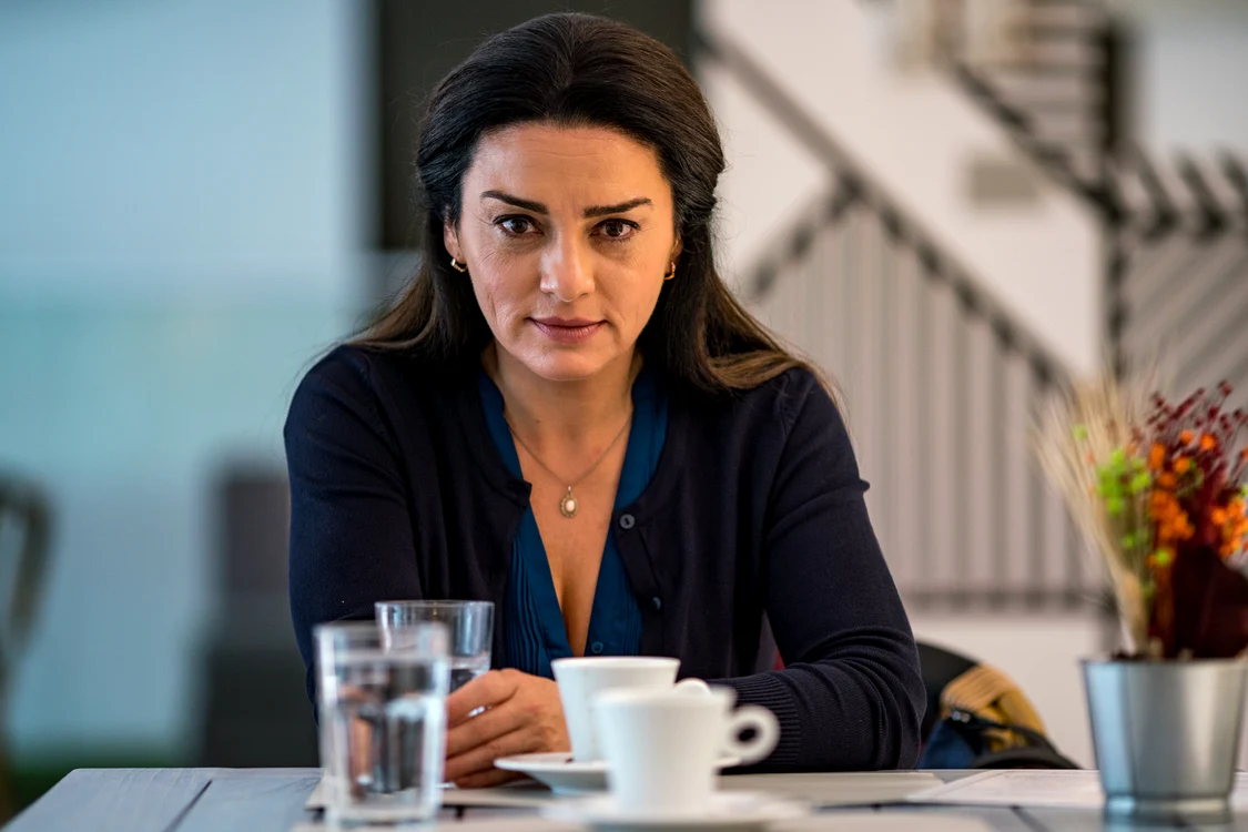 
    Maria Obretin o interpretează pe Gina, soția lui Relu, în serialul produs de HBO România, „Umbre”foto: Adi Marineci / HBO  