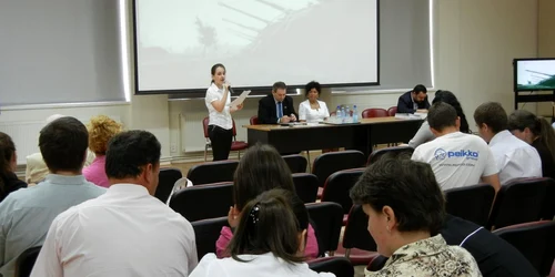 Elevii şi-au prezentat eseurile în Sala Porolissum. Foto: Prefectura Sălaj