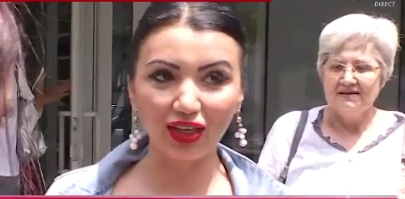 Mama Adrianei îi va fi acesteia alături pe întreaga perioadă de recuperare post-operatorie