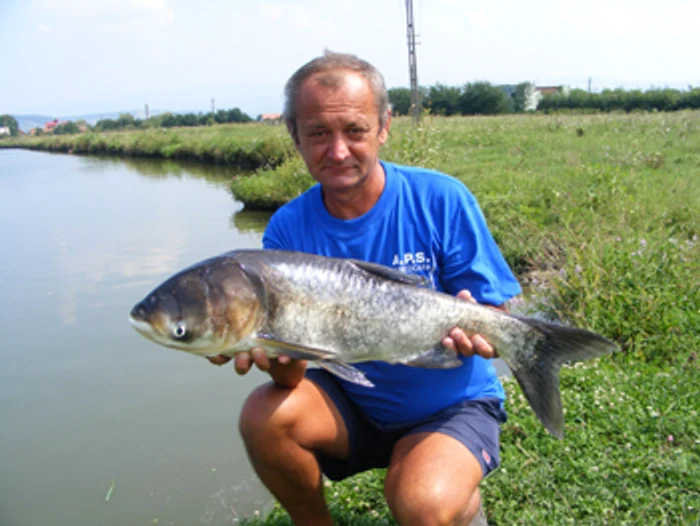 Hunedoara: PORTRET / Iosif Benko are în grijă peştii din Cinciş