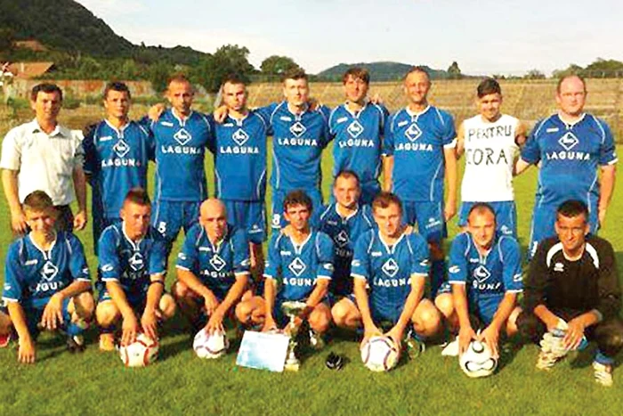 
    Fotbaliştii de la Avântul  