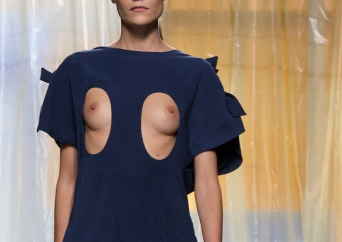 Rochia cu vedere la sâni a fost prezentată la Săptămâna modei de la MadridFoto: Rexfeatures